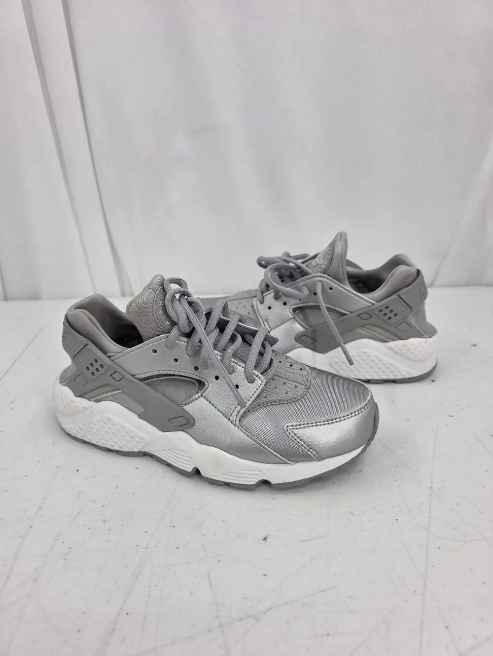 Nike Air Huarache Run SE Women Running Shoes Size 6.5 Metallic Silver 859429-002